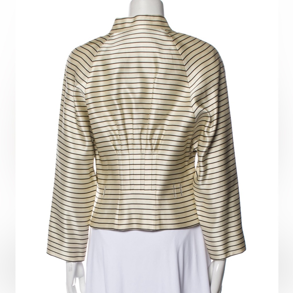 Giorgio Armani
Sil Striped Blazer perfect condition missing belt any works